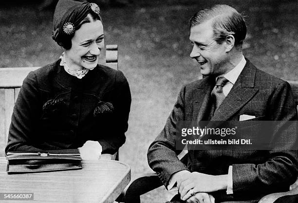 Edward Herzog von Windsor *23.06.1894-+mit seiner zukünftigen Frau Mrs. WallisWarfield-Simpson im Garten des SchlossesCandes bei Tours.Mai 1937