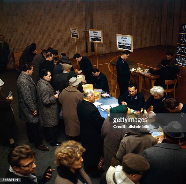Queues for visitor passes to East Berlin at an office in Wilmersdorf in West Berlin, 15th December 1963. The Berlin Wall is to be opened for the...