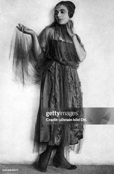 Branay, MargitActressin an evening dress with chiffonPublished by Dame 2/1920/21- Photographer: Rudolph DuehrkoopVintage property of ullstein bild