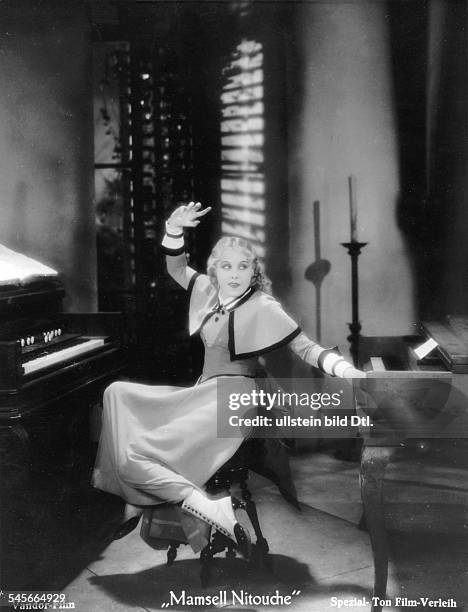 Ondra, Anni - Actress, Germany - *-+ Scene from the movie 'Mamsell Nitouche' Directed by: Carl Lamac Germany / France 1932 Vintage property of...