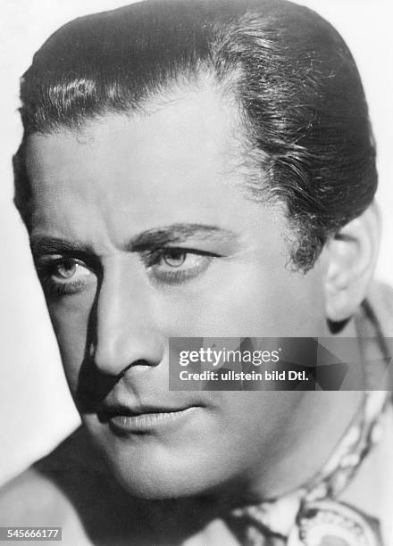 Soehnker, Hans *-+Actor, Germanyin the movie 'Brand im Ozean' - 1939Photo: Terra Filmpublished by: BVZ 1.11.1939
