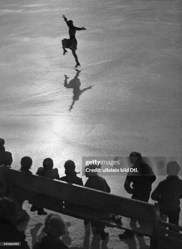 Edel Randem Edel Randem *-+ Figure skater, Norway on the skating rink in Arosa ...