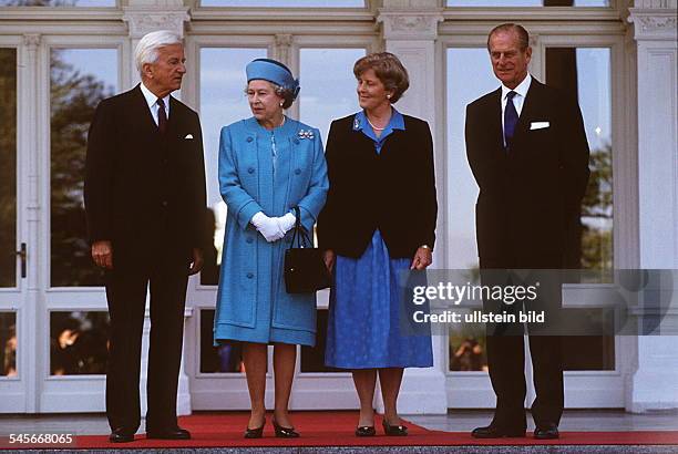 Bundespräsident Richard von Weizsäckerund Marianne von Weizsäcker mit demenglischen Königspaar Queen Elizabeth II.und Prinz Philipp von England- 1994