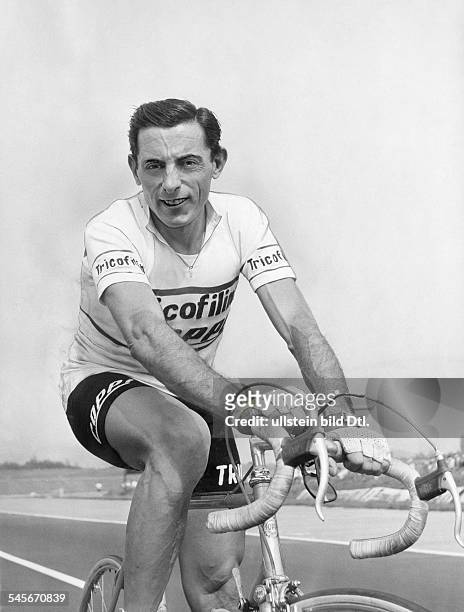 Coppi, Fausto *15.09..1960+Radrennfahrer, Italien'Il Campionissimo' - auf dem Rad- undatiert
