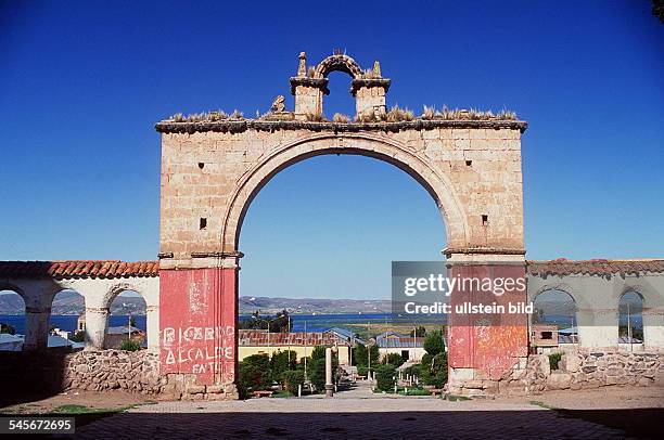 Blick über Chucuito und Titicacasee, derehemalige Regierungssitz der spanischenEroberer- 1993