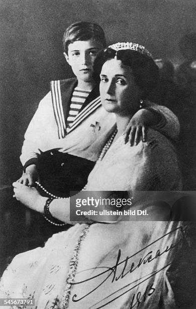 1918geb. Prinzessin Alice vonHessen-DarmstadtEhefrau von Zar Nikolaus II.mit dem Sohn Alexej Nikolajewitsch- o.J.