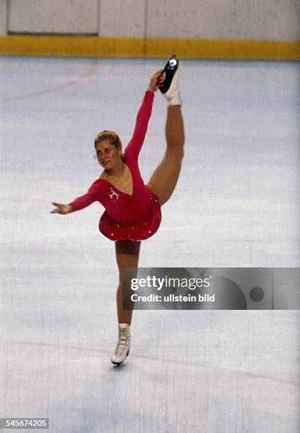 Denise Biellmann bei der vonihr erfundenen Pirouette- Februar 1980