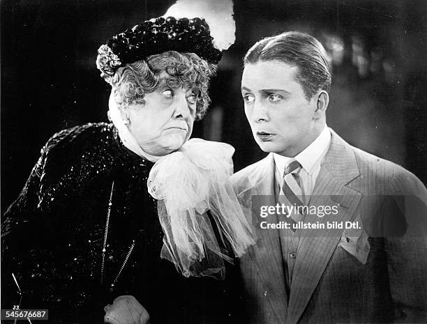 1937Schauspielerin, Dals Marquise in 'Leontines Ehemänner'- um 1929