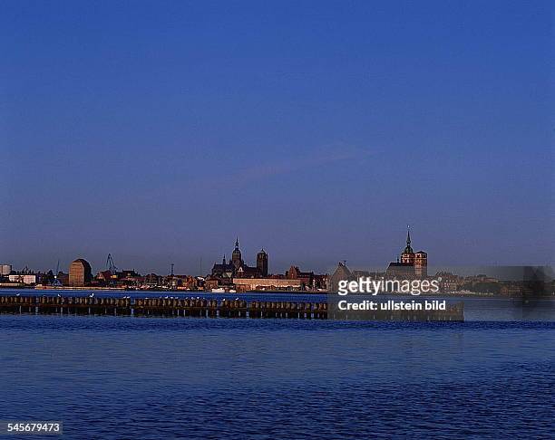 Stadtsilhouette von Stralsund- 1993