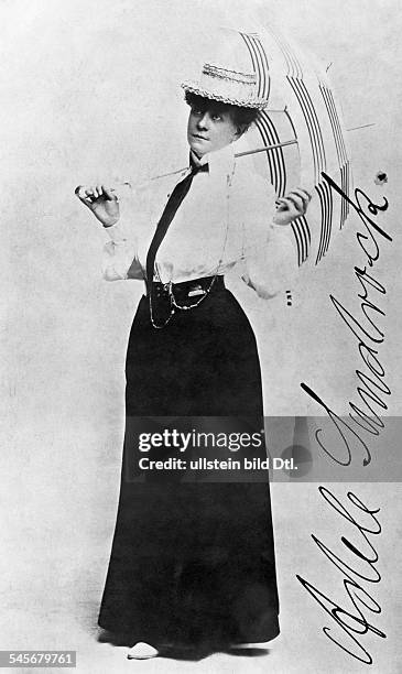 1937Schauspielerin D- undatierte Einzelaufnahme mit SchirmAufnahme: Louis Blumenthal