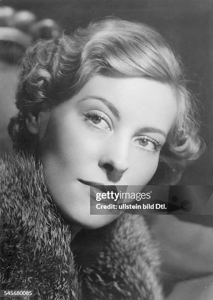 Hoppe, Marianne - Actress, Germany - Portrait, published in 1942 - picture taken by: Tobis - Sandau