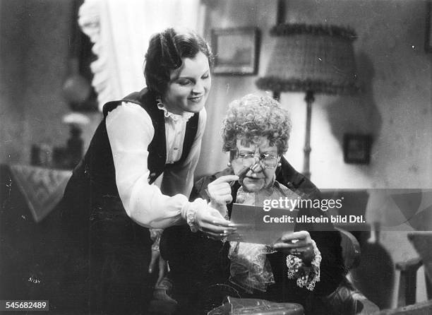 1937Schauspielerin, D- zusammen mit Magda Schneider in demFilm " Rendevous in Wien