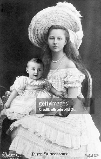 Princess Victoria Louise of Prussia, Duchess of Brunswick, Germany *13.09.1892-+Daughter of the German Emperor Wilhelm II.with her nephew, prince...