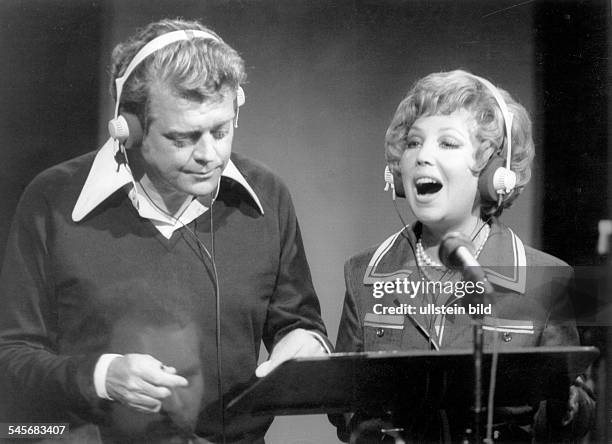 Hermann Prey*-+Opera Singer, Germanytogether with Anneliese Rothenberger, TV-Show 'Die toenende Jahrhundertschau'- 1977