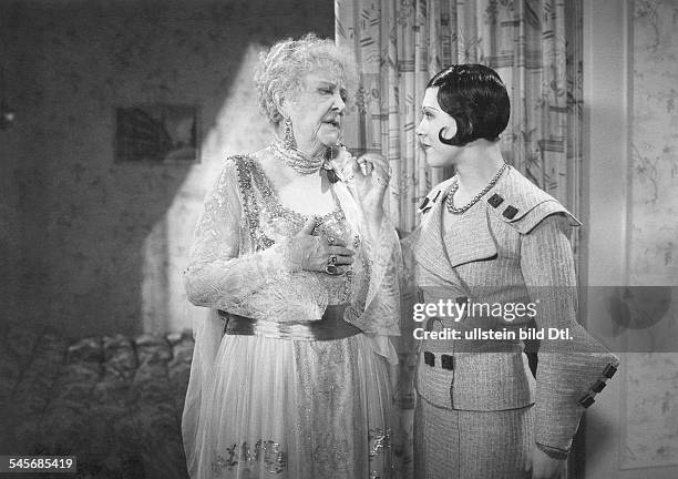 1937Schauspielerin, Dmit Margit Symo in dem Film:'Zigeunerblut'- 1934
