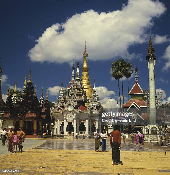 Ansicht aus dem inneren Bereich der Schwedagon - Tempelanlage - 1999