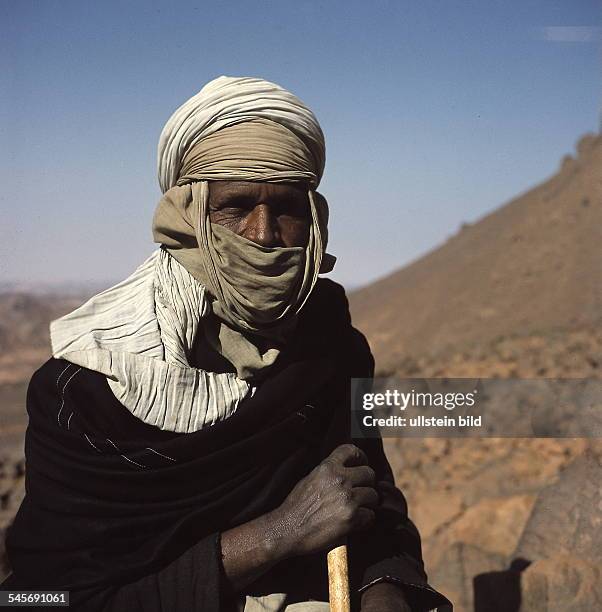 Algerien, Sahara : Tuareg - Führer zu denFelsmalereien auf dem Hochplateau desTassili-Gebirges