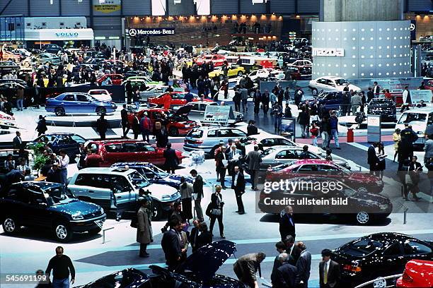 Genfer AutomobilsalonBlick in die Ausstellungshallen- 1995