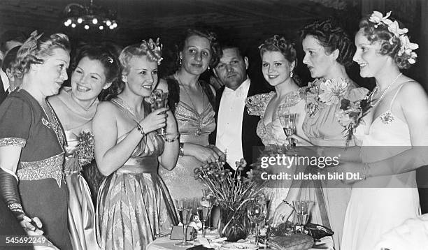 Kristina Soederbaum - Actress, Sweden, Germany - Grethe Weiser, Magda Schneider, Dorit Kreysler,Veit Harlan, Kristina Soederbaum, Ruth Stoermerund...