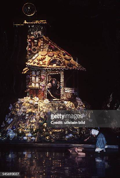 Märchenrevue `Hänsel und Gretel` nachMotiven der Oper v. E.Humperdinck imFriedrichstadtpalast Berlin- November 1994