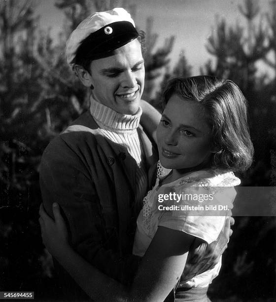 Jacobsen, Ulla - Actress, Sweden - *-+ Scene from the movie 'Hon dansade en sommar'' with Folke Sundquist Directed by: Arne Mattson Sweden 1951...