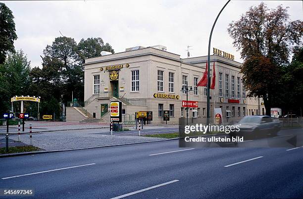 Die "Eierschale" und "Burger KingDrive In" im Haus Zenner im TreptowerPark - 1998