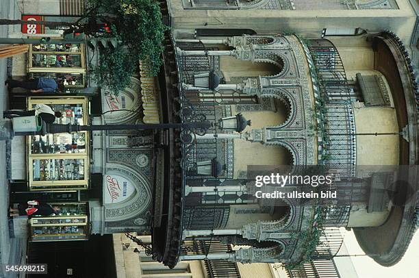 Altes Geschäftshaus in der Innenstadt- 1990