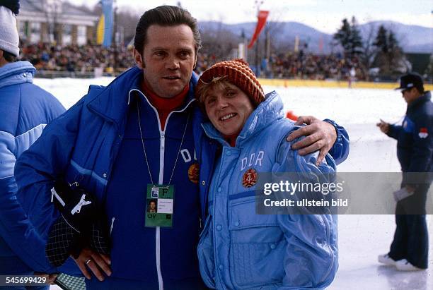 Sabine Becker zusammen mitihrem Trainer Achim Franke im JamesB. Sheffield Stadium - Februar 1980