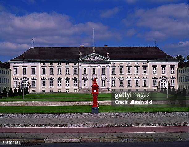 Vorderansicht mit historischemFeuermelder- 1992GESPERRT FÜR BUCHPROJEKTE MITAUSSCHLIESSLICHER BERLIN-THEMATIK