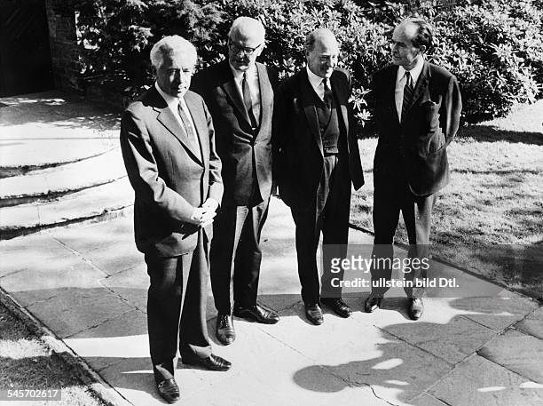 Four Power Agreement on Berlin Piotr Abrassimow , Kenneth Rush , Sir Roger Jackling , and Jean Sauvagnargues after the last round of talks between...