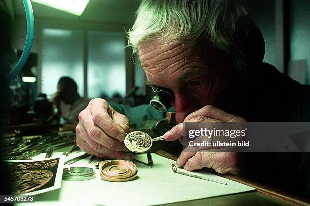 Audemars Piguet: Uhrmacher bei der Arbeit- 1995
