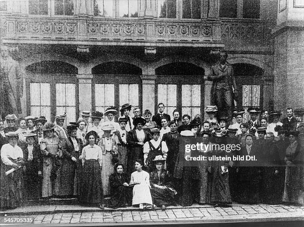 2nd Socialist International - conference in Stuttgart in August 1907: female delegates