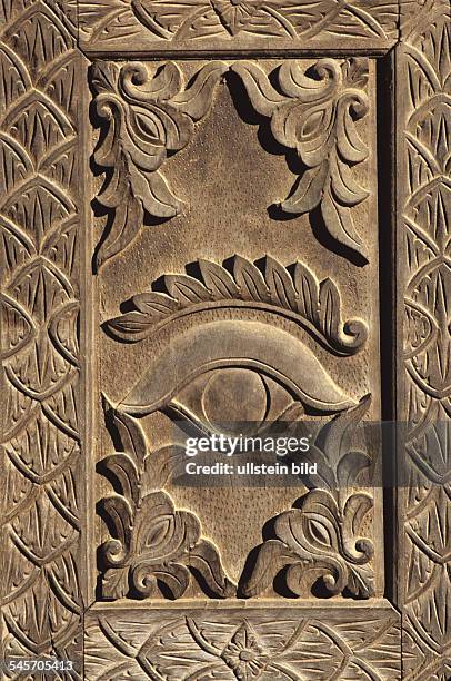 Nepal Madhya Patan Lalitpur - wooden door of the palace of Patan, 17th century - 2009