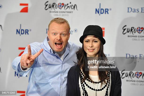 Meyer-Landrut, Lena - Musician, Singer, Pop Music, Germany - Winner of the Eurovision Song Contest 2010 with Entertainer Stefan Raab during press...