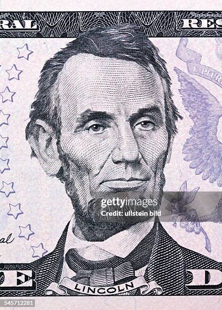 President Abraham Lincoln picture printed on the 5 Dollar banknote