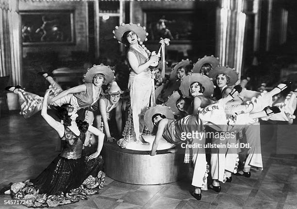 Revues, cabaret & variety shows Dancing scene from a revue in the Haus Vaterland Restaurant and Revue Theater in Berlin - 1929 - Photographer:...
