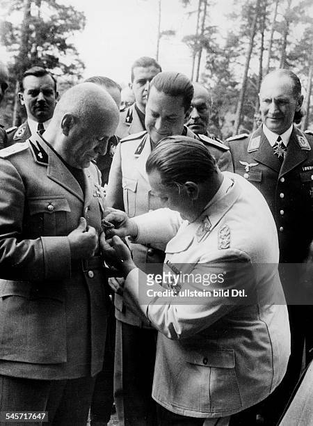 Germany, foreign affairs, Mussolini in Germany: in the country of Carinhall in the Schorfheide close to Berlin: Hermann Göring fixing the...