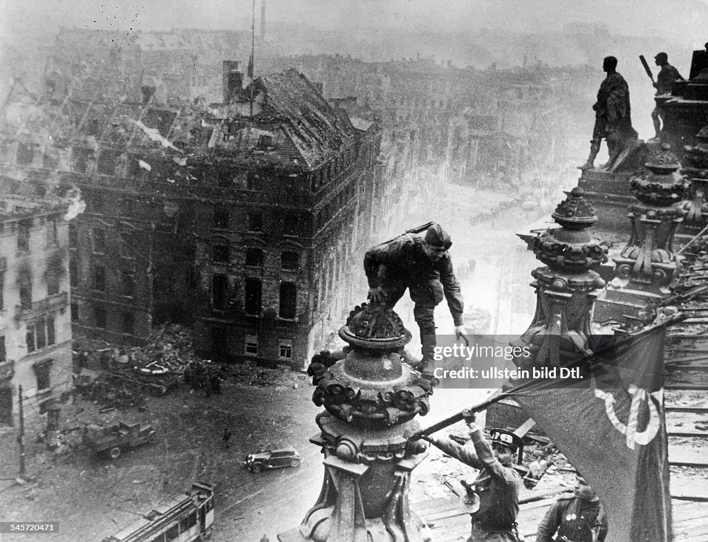 The Russian soldiers Jegorow and Kantarija hoisting the Soviet Flag on the destroyed Reichstag building - May 1945 Picture taken by J. Cheldej. Also available in color: Image Number 622563