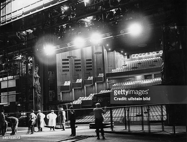 Der Zuschauerraum von der Bühneaus gesehen- 1961