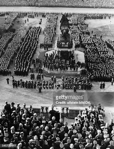 Propagandaminister Joseph Goebbels sprichtauf dem Heldenplatz in Wien anläßlichdes 4. Jahrestages der AnnexionÖsterreichs durch das Deutsche Reich