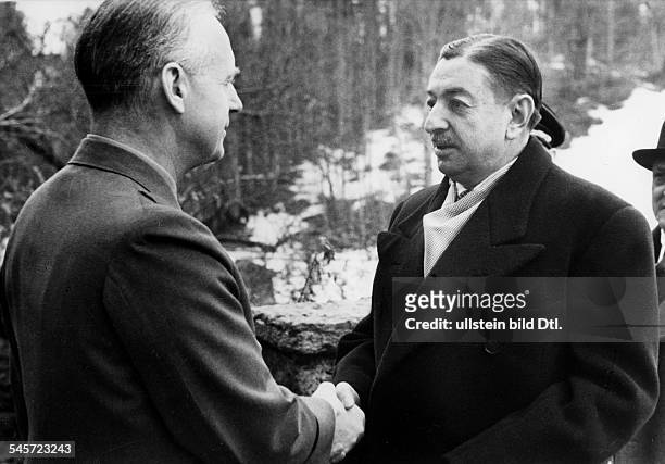 Reichsaussenminister Joachim v. Ribbentrop begrüsst Ministerpräsident DragisaCvetkovic auf Schloss Fuschl am Fuschlsee zu letzten Verhandlungenvor...