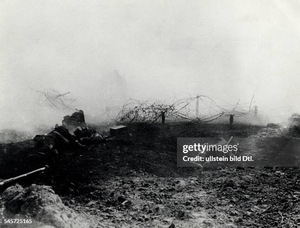 Theatre of war , western front 1916, Verdun : German attack comes to deadlock just before reaching the first french defence lines. Sommer 1916