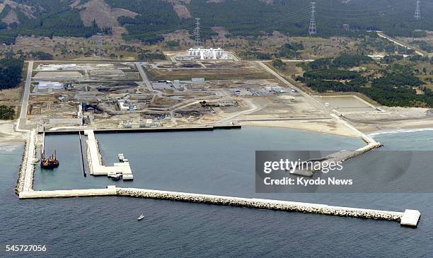 Higashidori, Japan - Photo taken on May 3 from a Kyodo News helicopter shows Tokyo Electric Power Co.'s Higashidori Nuclear Power Station under...