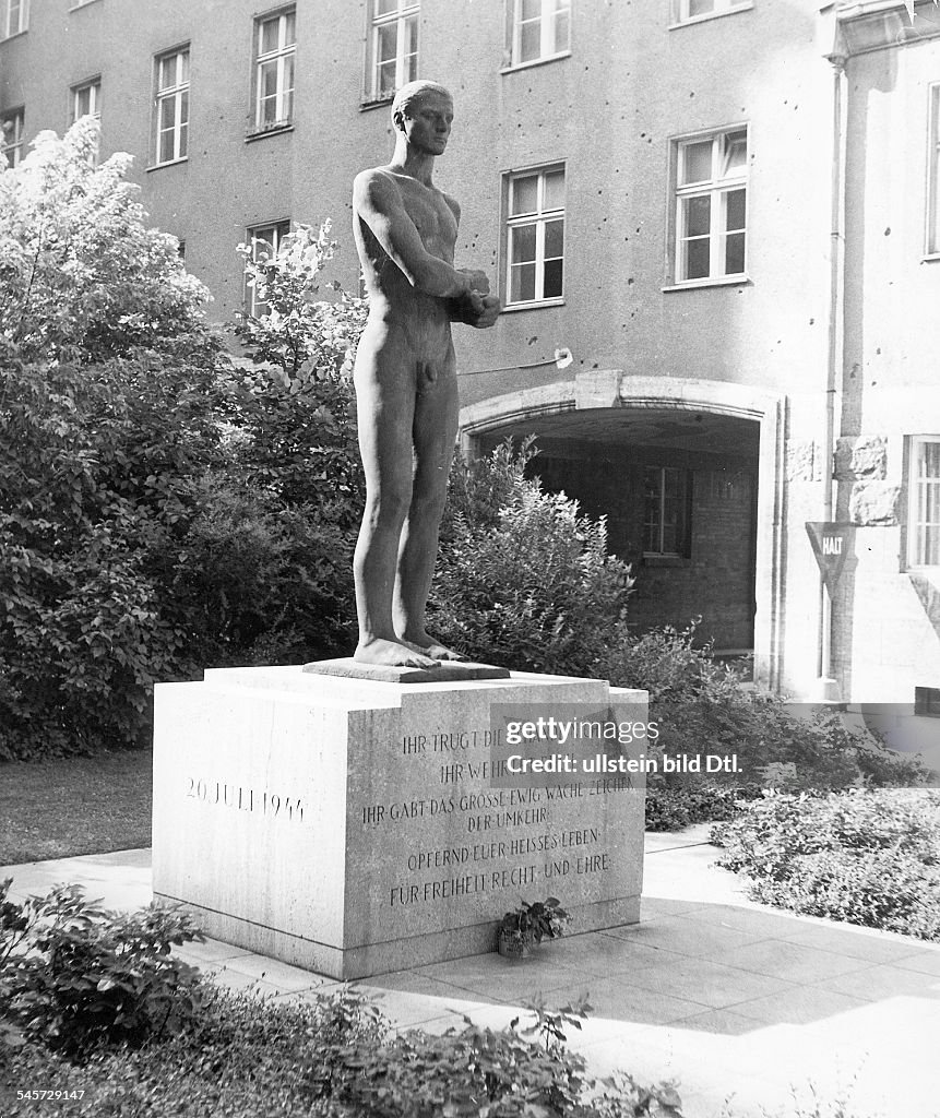 Berlin OdF Gedenkstätte deutscher Widerstand - Denkmal f. d. Widerstandskämpfer vom 20. Juli 1944 im Bendlerblock