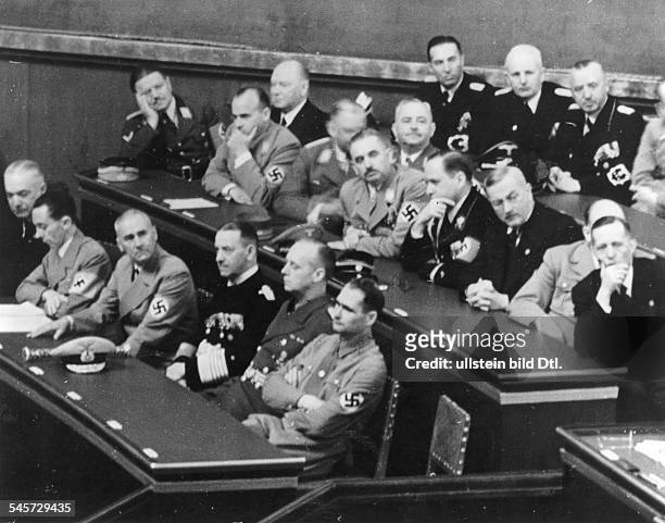 Die Regierungsbank während der Rede Adolf Hitlers in der Kroll-Oper; in der erstenReihe von rechts: Rudolf Hess, Joachim v.Ribbentrop, Erich Raeder,...