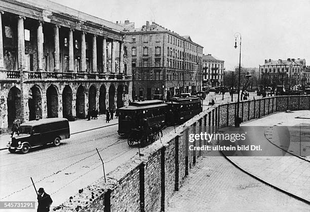 World War II, Warsaw Ghetto during the German occupation: the wall separating the Jewish Ghetto from the city