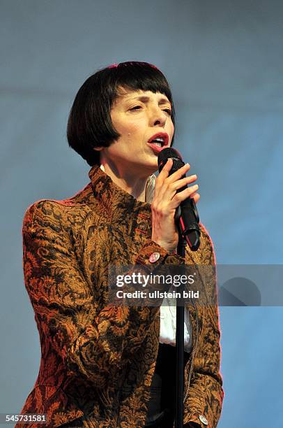 Schneider, Helen - Actress, Singer, Pop music, USA - performing at Open Air, 'Kurpark' in Bad Vilbel, Germany