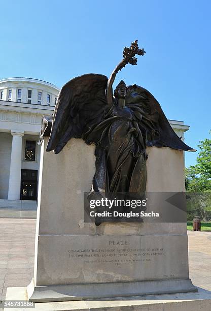 peace monument, columbus, ohio, usa - columbus ohio landmark stock pictures, royalty-free photos & images