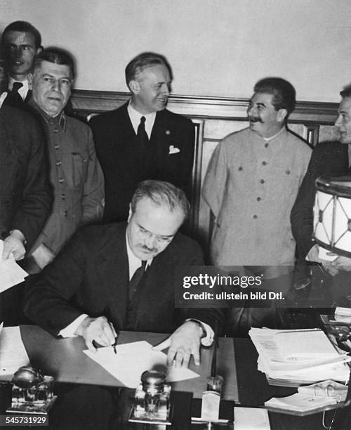 Stalin Ribbentrop 62 Stalin Ribbentrop Photos & High Res Pictures - Getty Images