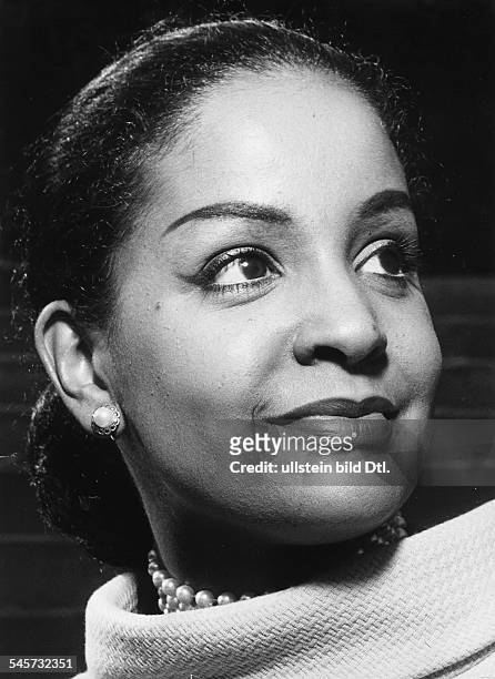 Sängerin , Schauspielerin; TrinidadPorträt- 1959